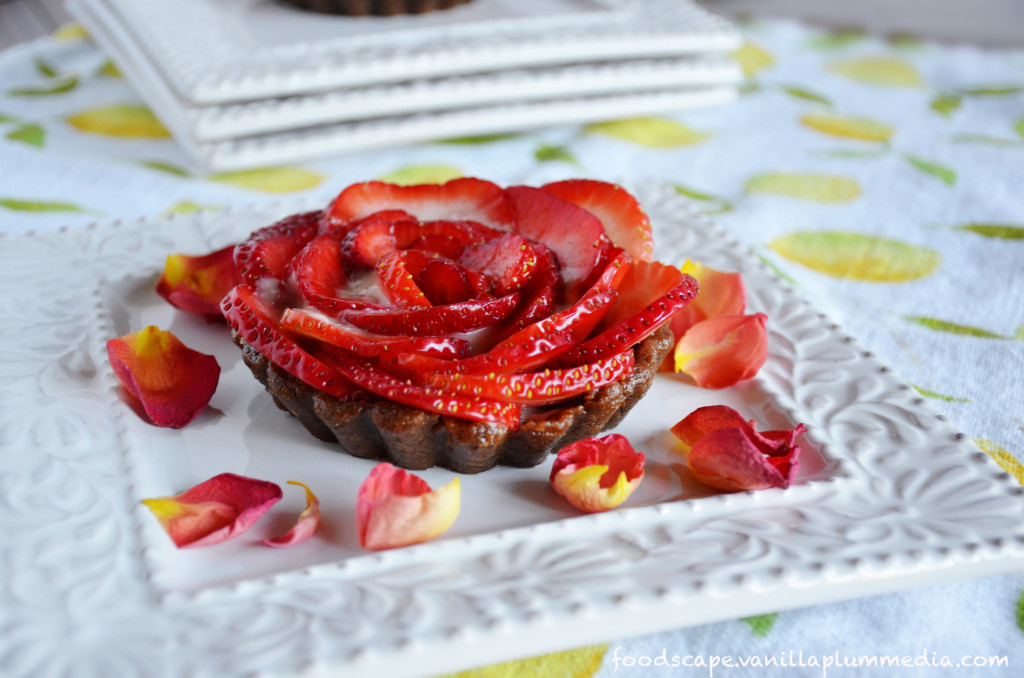 mini-strawberry-tartlet-with-lemon-rose-custard-cream