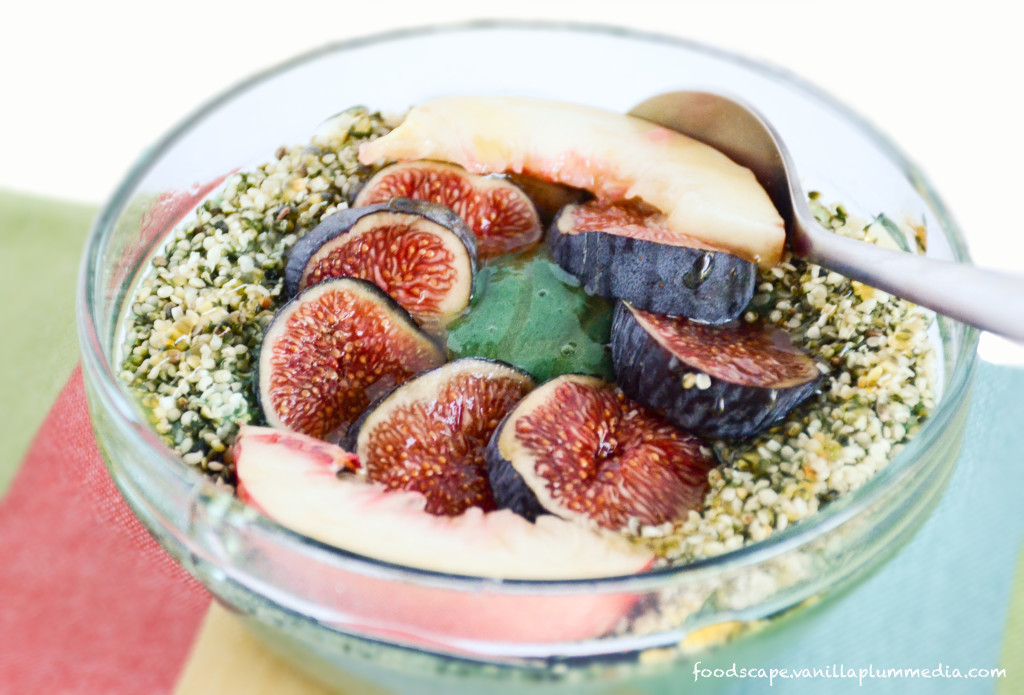 green-energy-smoothie-bowl-with-figs-and-peaches-vegan